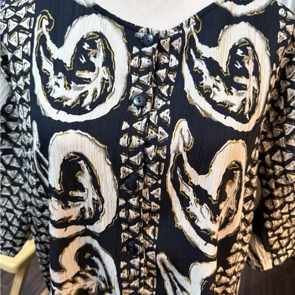 Elegant Black and White Women's Tunic - Picture 2 of 5